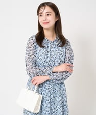 F1BFA09140 MK MICHEL KLEIN(小さいサイズ)(メゾン ドゥ サンク) 【小さいサイズ】ギャザーフリルネック花柄シフォンブラウス/洗える ライトブルー
