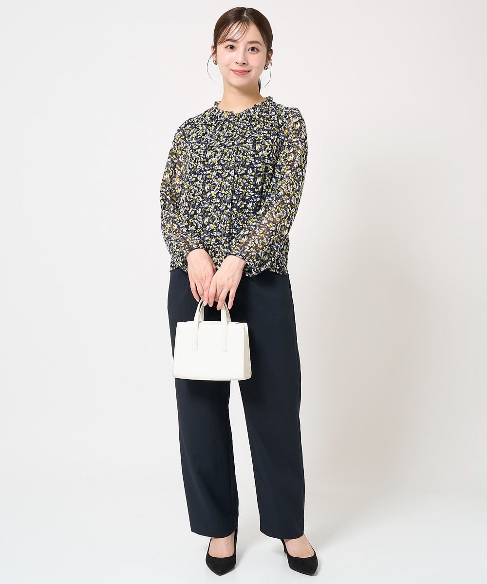 F1BFA09140 MK MICHEL KLEIN(小さいサイズ)(メゾン ドゥ サンク) 【小さいサイズ】ギャザーフリルネック花柄シフォンブラウス/洗える ライトブルー