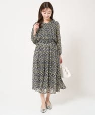 F1BFA09140 MK MICHEL KLEIN(小さいサイズ)(メゾン ドゥ サンク) 【小さいサイズ】ギャザーフリルネック花柄シフォンブラウス/洗える ライトブルー