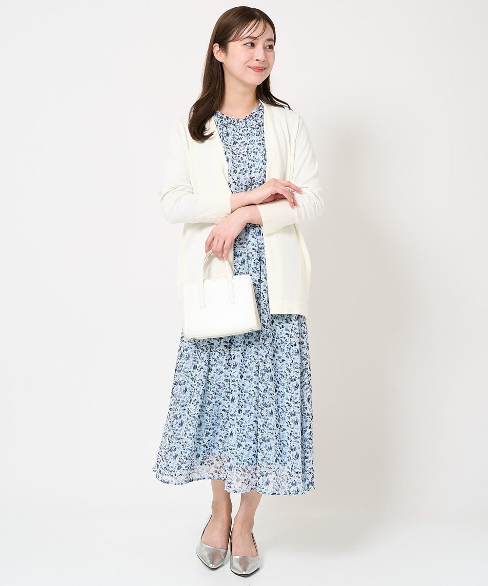F1BFA09140 MK MICHEL KLEIN(小さいサイズ)(メゾン ドゥ サンク) 【小さいサイズ】ギャザーフリルネック花柄シフォンブラウス/洗える ライトブルー