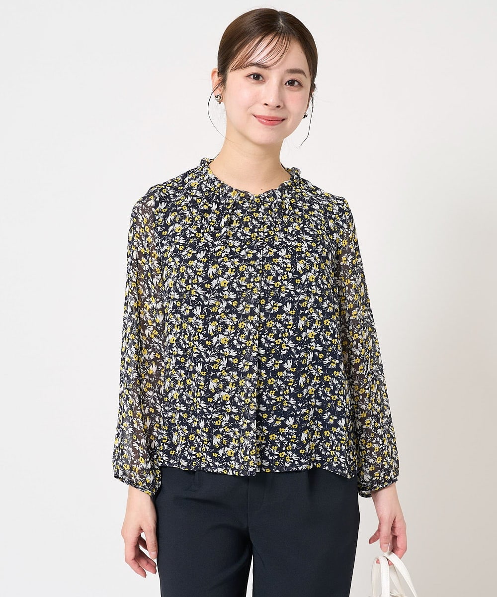F1BFA09140 MK MICHEL KLEIN(小さいサイズ)(メゾン ドゥ サンク) 【小さいサイズ】ギャザーフリルネック花柄シフォンブラウス/洗える ライトブルー