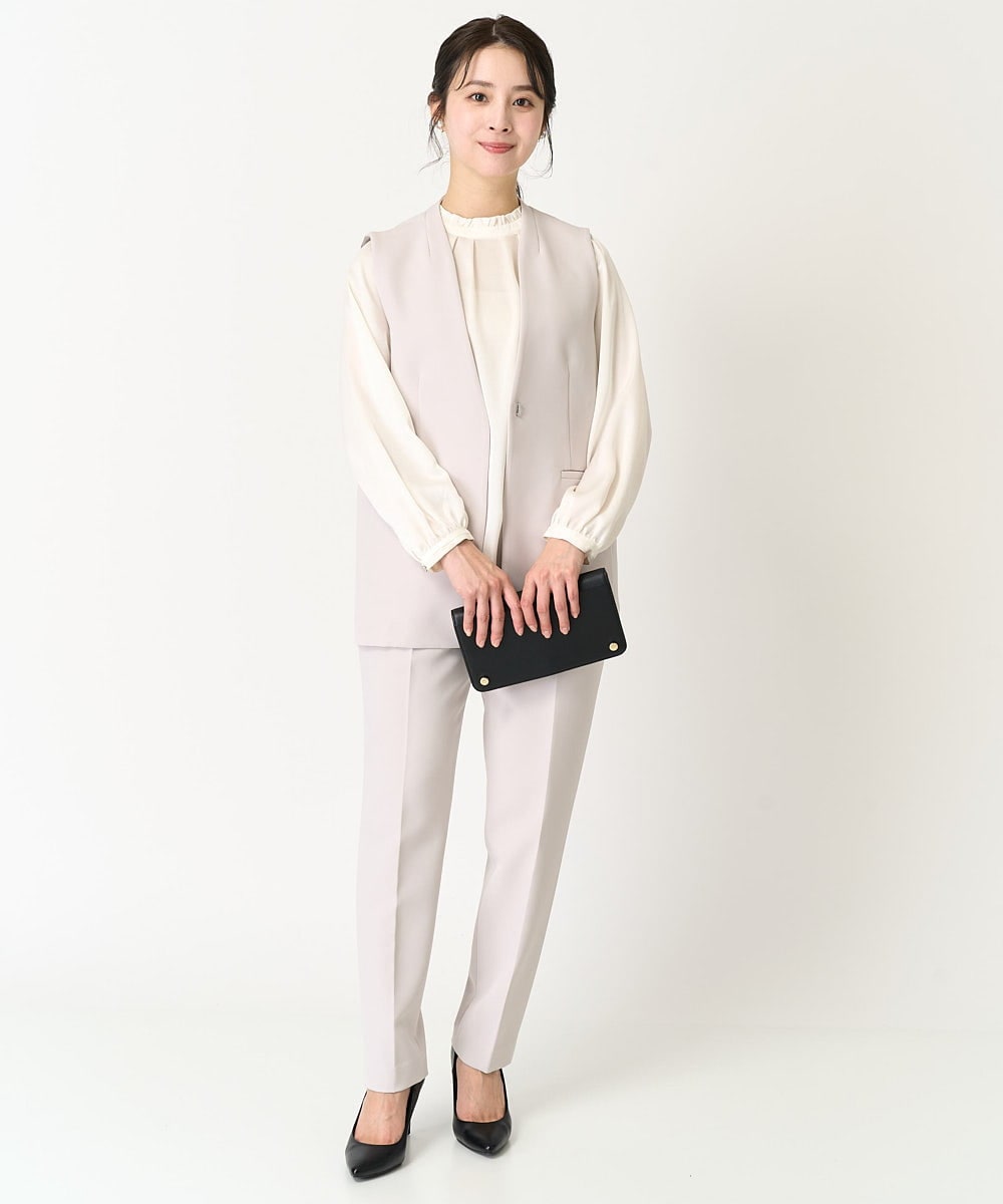 F1BFA12140 MK MICHEL KLEIN(小さいサイズ)(メゾン ドゥ サンク) 【小さいサイズ】フリルネックデザインサテンワッシャーブラウス/洗える グレージュ