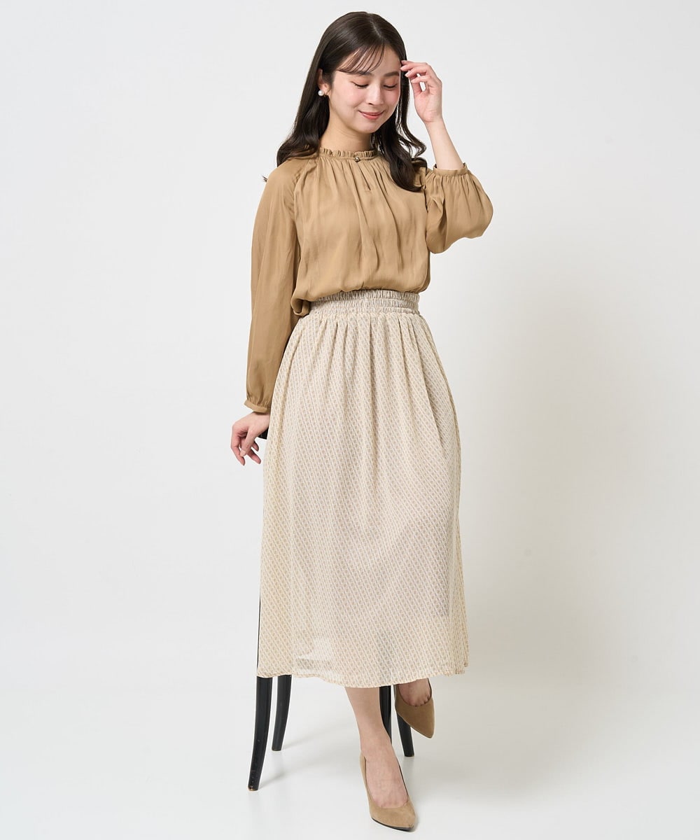 F1BGA33150 MK MICHEL KLEIN(小さいサイズ)(メゾン ドゥ サンク) 【小さいサイズ】フリルネックデザインサテンブラウス/前後2way/接触冷感/洗える キャメル