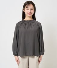 F1BGA33150 MK MICHEL KLEIN(小さいサイズ)(メゾン ドゥ サンク) 【小さいサイズ】フリルネックデザインサテンブラウス/前後2way/接触冷感/洗える キャメル