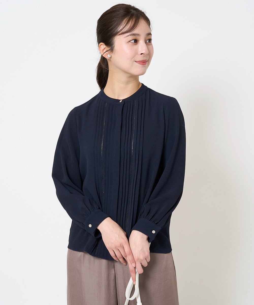 F1BGA35160 MK MICHEL KLEIN(小さいサイズ)(メゾン ドゥ サンク) 【小さいサイズ】ピンタックデザインジョーゼットブラウス/洗える ネイビー