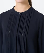 F1BGA35160 MK MICHEL KLEIN(小さいサイズ)(メゾン ドゥ サンク) 【小さいサイズ】ピンタックデザインジョーゼットブラウス/洗える ネイビー