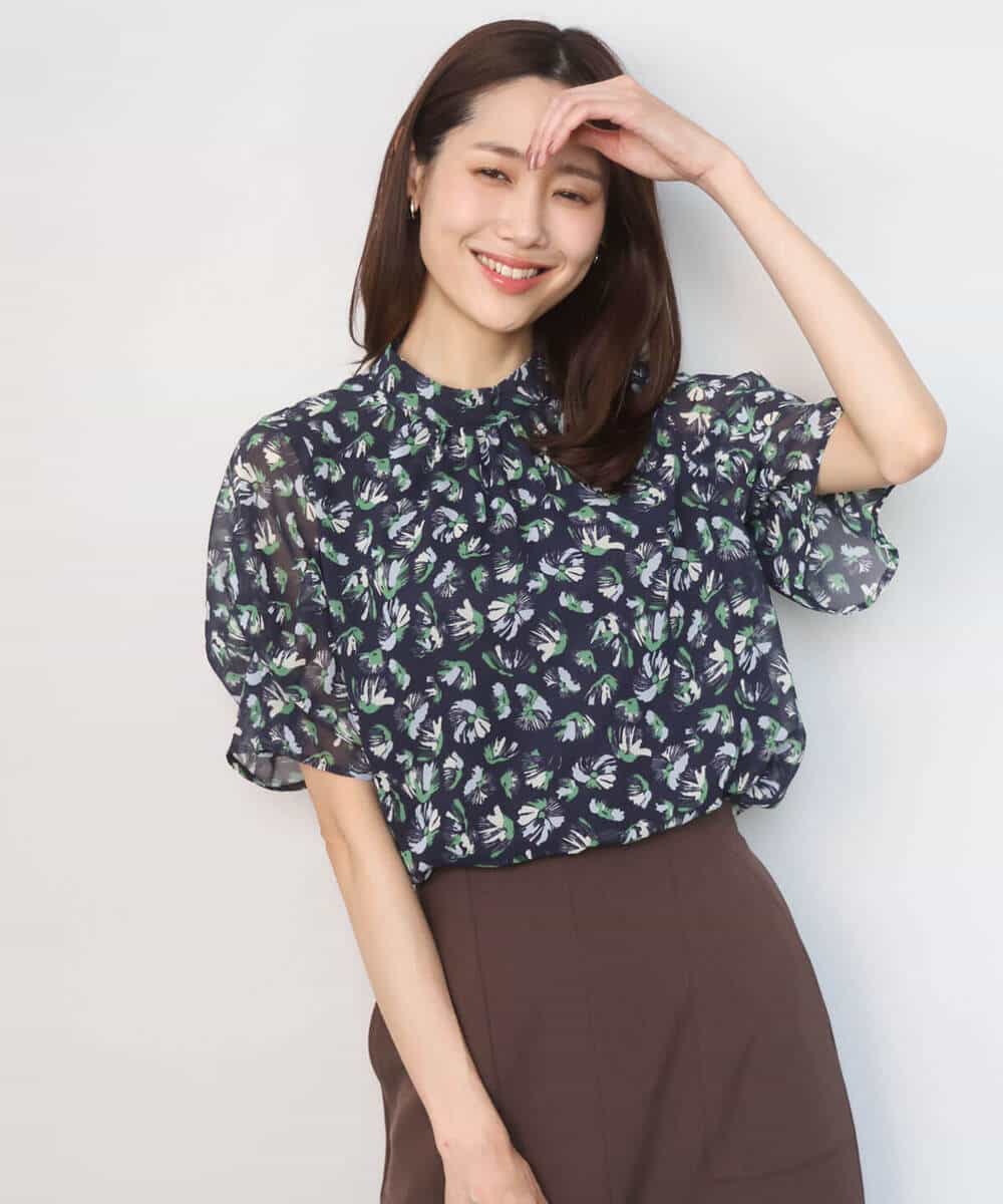 F1BGD05140 MK MICHEL KLEIN(小さいサイズ)(メゾン ドゥ サンク) 【小さいサイズ】タックスリーブ花柄シフォンブラウス/洗濯機で洗える ネイビー