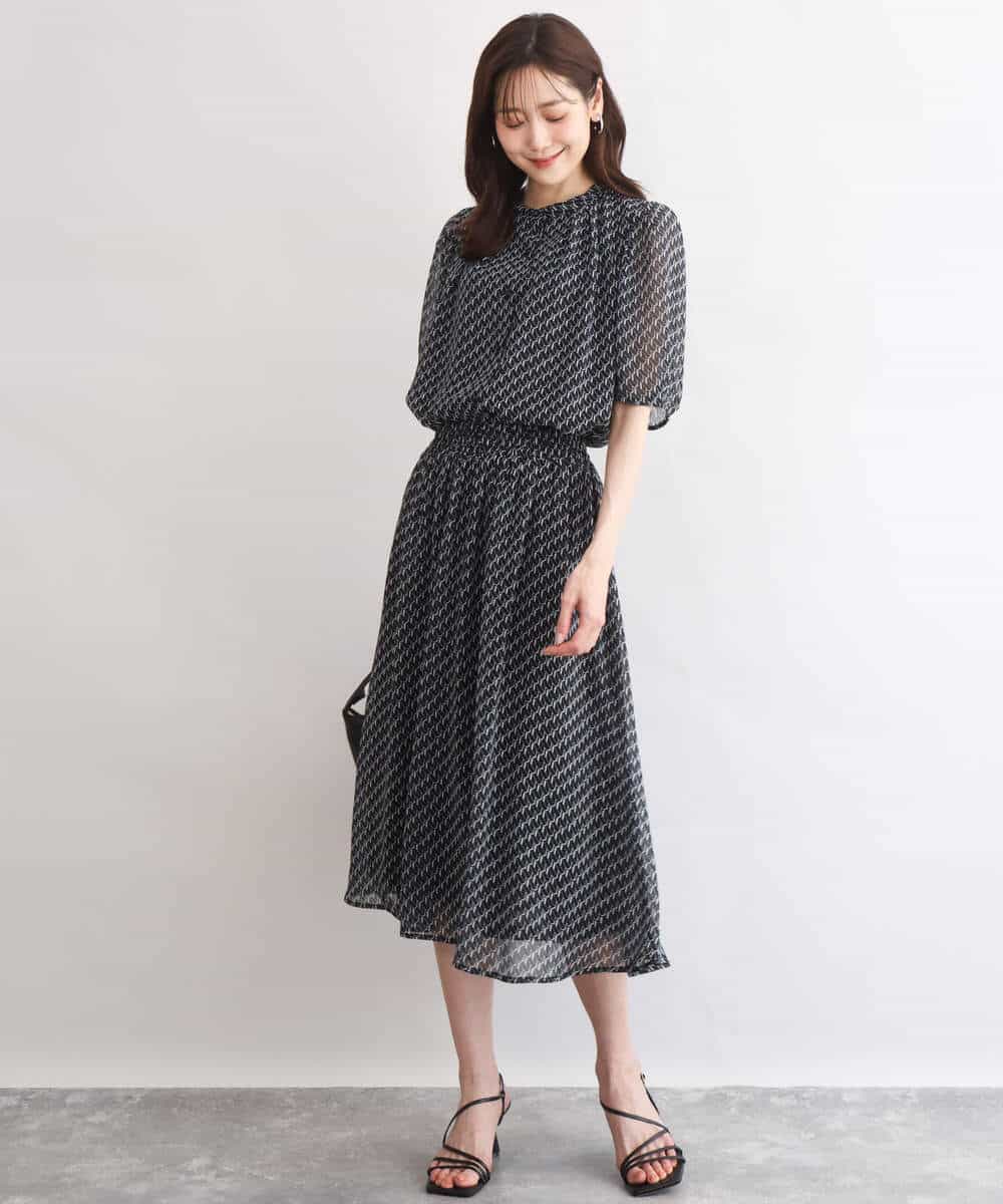 F1BGD06140 MK MICHEL KLEIN(小さいサイズ)(メゾン ドゥ サンク) 【小さいサイズ】[洗濯機で洗える]幾何柄バンドカラー五分袖ブラウス ブラウン