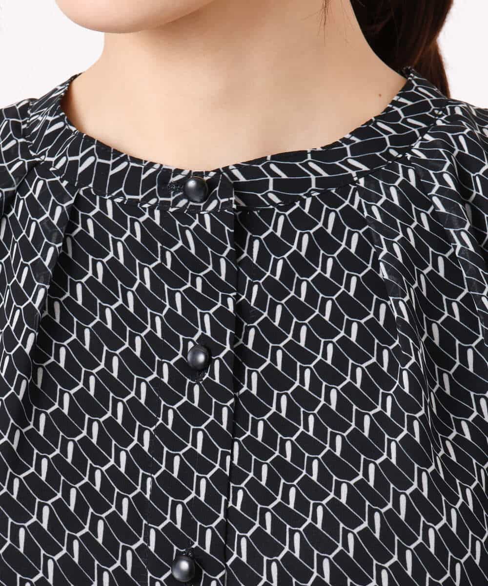 F1BGD06140 MK MICHEL KLEIN(小さいサイズ)(メゾン ドゥ サンク) 【小さいサイズ】[洗濯機で洗える]幾何柄バンドカラー五分袖ブラウス ブラウン