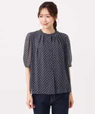 F1BGD06140 MK MICHEL KLEIN(小さいサイズ)(メゾン ドゥ サンク) 【小さいサイズ】[洗濯機で洗える]幾何柄バンドカラー五分袖ブラウス ブラウン