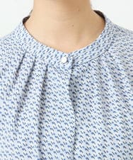 F1BGD21140 MK MICHEL KLEIN(小さいサイズ)(メゾン ドゥ サンク) 【小さいサイズ】幾何柄バンドカラーブラウス/洗濯機で洗える ライトブルー