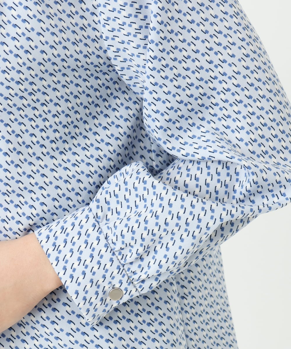 F1BGD21140 MK MICHEL KLEIN(小さいサイズ)(メゾン ドゥ サンク) 【小さいサイズ】幾何柄バンドカラーブラウス/洗濯機で洗える ライトブルー