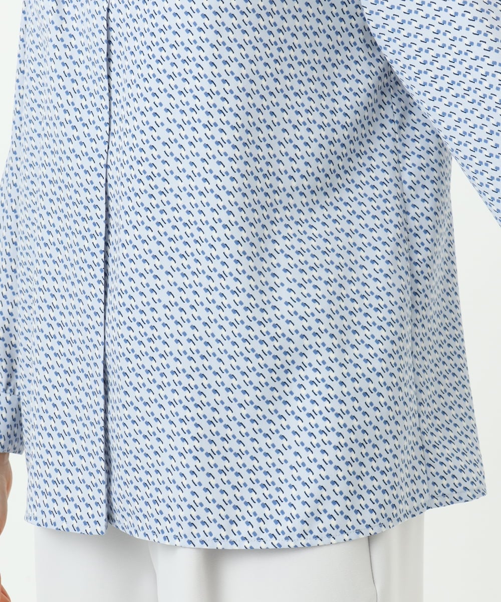 F1BGD21140 MK MICHEL KLEIN(小さいサイズ)(メゾン ドゥ サンク) 【小さいサイズ】幾何柄バンドカラーブラウス/洗濯機で洗える ライトブルー