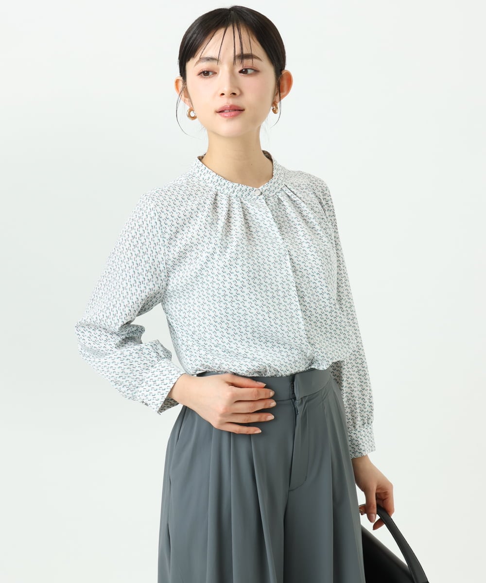 F1BGD21140 MK MICHEL KLEIN(小さいサイズ)(メゾン ドゥ サンク) 【小さいサイズ】幾何柄バンドカラーブラウス/洗濯機で洗える ライトブルー