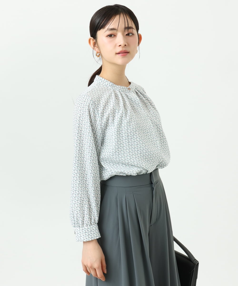 F1BGD21140 MK MICHEL KLEIN(小さいサイズ)(メゾン ドゥ サンク) 【小さいサイズ】幾何柄バンドカラーブラウス/洗濯機で洗える ライトブルー