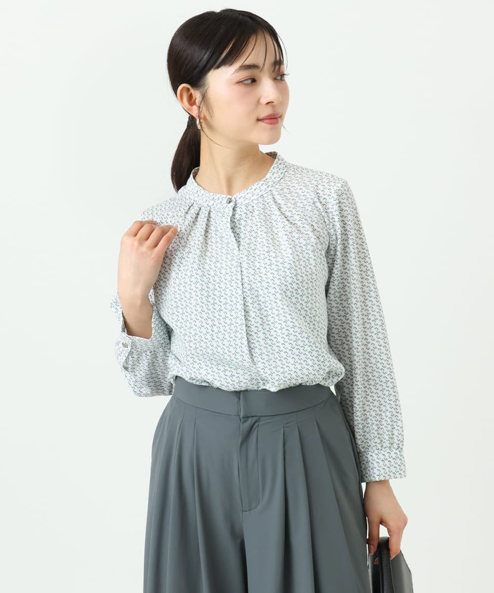 F1BGD21140 MK MICHEL KLEIN(小さいサイズ)(メゾン ドゥ サンク) 【小さいサイズ】幾何柄バンドカラーブラウス/洗濯機で洗える ライトブルー