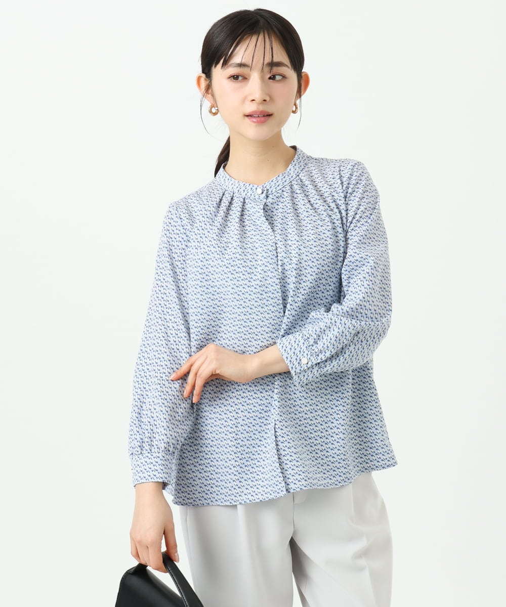 F1BGD21140 MK MICHEL KLEIN(小さいサイズ)(メゾン ドゥ サンク) 【小さいサイズ】幾何柄バンドカラーブラウス/洗濯機で洗える ライトブルー