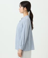 F1BGD21140 MK MICHEL KLEIN(小さいサイズ)(メゾン ドゥ サンク) 【小さいサイズ】幾何柄バンドカラーブラウス/洗濯機で洗える ライトブルー