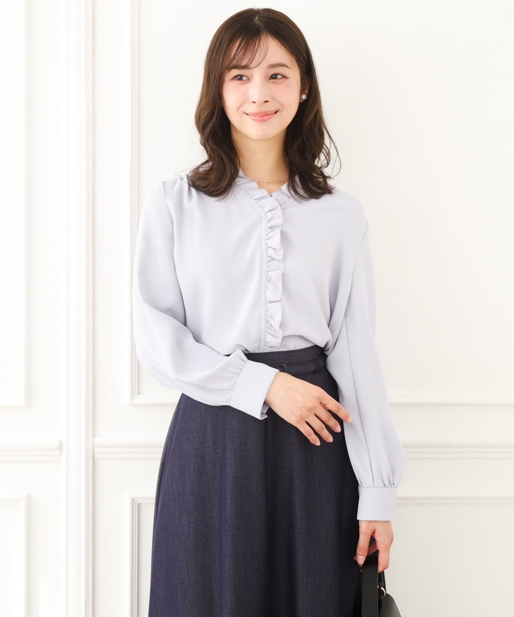 F1BGD32150 MK MICHEL KLEIN(小さいサイズ)(メゾン ドゥ サンク) 【小さいサイズ】Vネックミニフリルブラウス/洗濯機で洗える ライトブルー