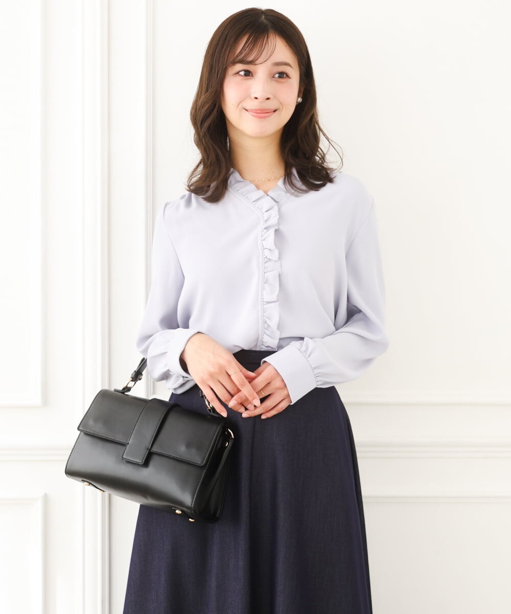 F1BGD32150 MK MICHEL KLEIN(小さいサイズ)(メゾン ドゥ サンク) 【小さいサイズ】Vネックミニフリルブラウス/洗濯機で洗える ライトブルー