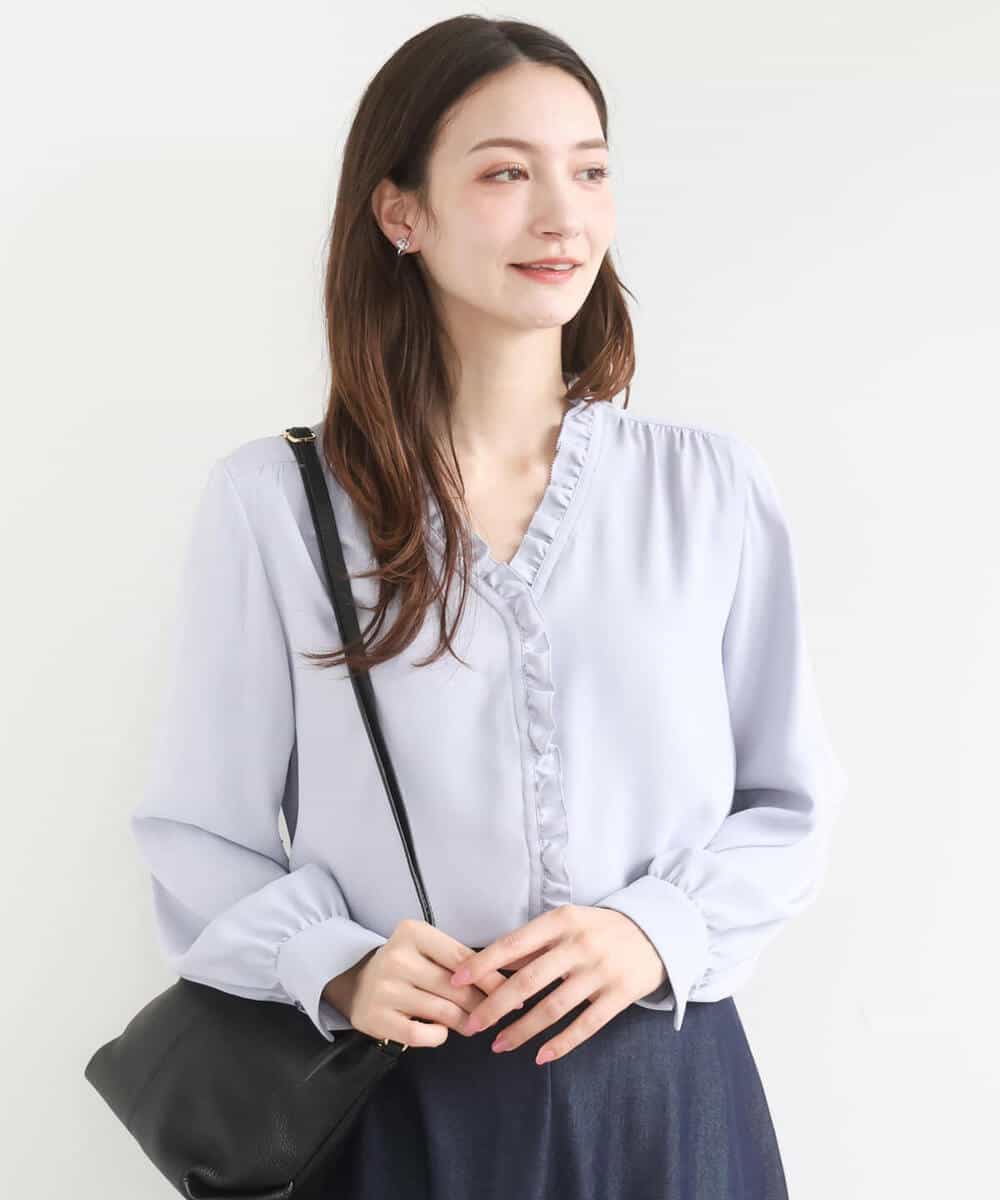 F1BGD32150 MK MICHEL KLEIN(小さいサイズ)(メゾン ドゥ サンク) 【小さいサイズ】Vネックミニフリルブラウス/洗濯機で洗える ライトブルー