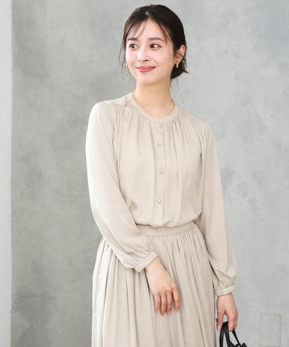 F1BGD35140 MK MICHEL KLEIN(小さいサイズ) 【小さいサイズ】バンドカラーサテンブラウス/接触冷感/UVカット/洗える