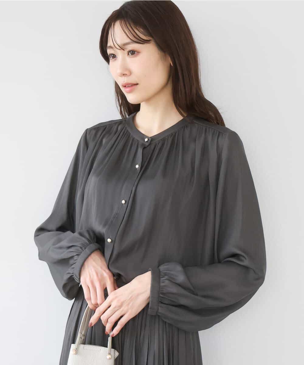 F1BGD35140 MK MICHEL KLEIN(小さいサイズ)(メゾン ドゥ サンク) 【小さいサイズ】バンドカラーサテンブラウス/接触冷感/UVカット/洗える ダークグレー