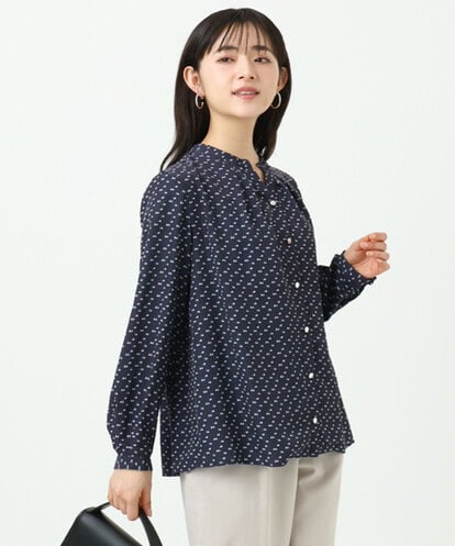 F1BGD39150 MK MICHEL KLEIN(小さいサイズ) 【小さいサイズ】ミニトライアングル幾何柄ブラウス/接触冷感/UVカット/洗濯機で洗える