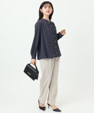 F1BGD39150 MK MICHEL KLEIN(小さいサイズ)(メゾン ドゥ サンク) 【小さいサイズ】ミニトライアングル幾何柄ブラウス/接触冷感/UVカット/洗濯機で洗える ネイビー