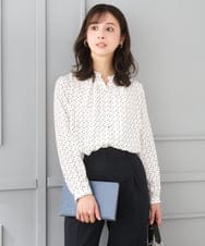 F1BGD39150 MK MICHEL KLEIN(小さいサイズ)(メゾン ドゥ サンク) 【小さいサイズ】ミニトライアングル幾何柄ブラウス/接触冷感/UVカット/洗濯機で洗える ネイビー