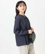 F1BGD39150 MK MICHEL KLEIN(小さいサイズ)(メゾン ドゥ サンク) 【小さいサイズ】ミニトライアングル幾何柄ブラウス/接触冷感/UVカット/洗濯機で洗える ネイビー