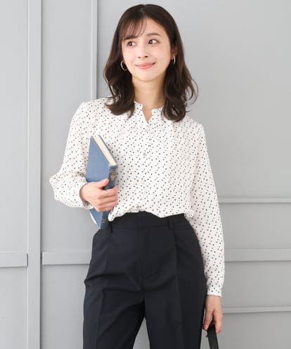 F1BGD39150 MK MICHEL KLEIN(小さいサイズ) 【小さいサイズ】ミニトライアングル幾何柄ブラウス/接触冷感/UVカット/洗濯機で洗える