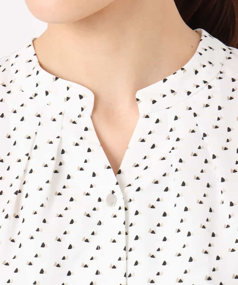 F1BGD39150 MK MICHEL KLEIN(小さいサイズ)(メゾン ドゥ サンク) 【小さいサイズ】ミニトライアングル幾何柄ブラウス/接触冷感/UVカット/洗濯機で洗える アイボリー