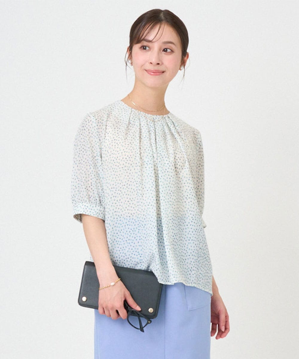 F1BGD42150 MK MICHEL KLEIN(小さいサイズ)(メゾン ドゥ サンク) 【小さいサイズ】フラワーモチーフプリントブラウス/接触冷感/UVカット/洗濯機で洗える アイボリー