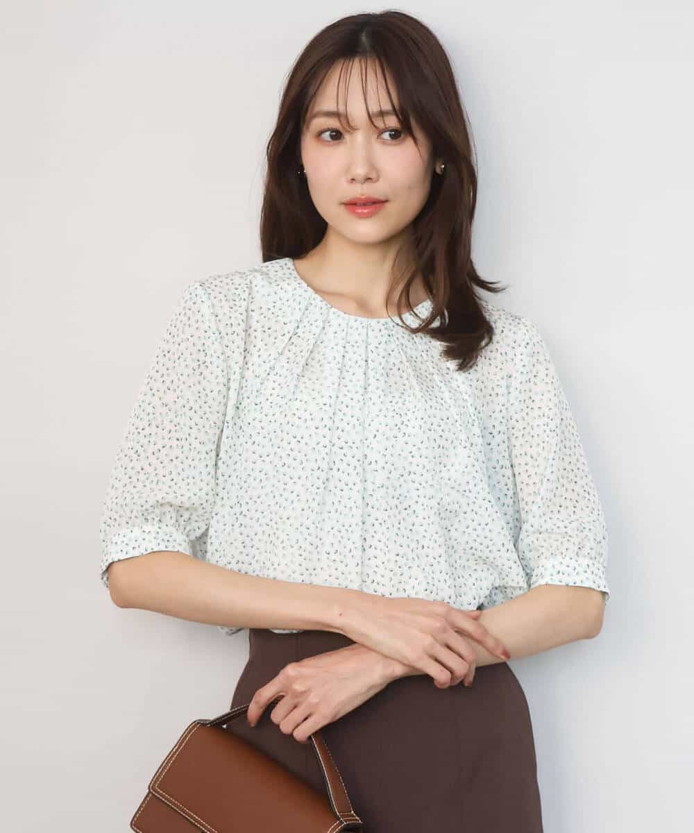 F1BGD42150 MK MICHEL KLEIN(小さいサイズ)(メゾン ドゥ サンク) 【小さいサイズ】フラワーモチーフプリントブラウス/接触冷感/UVカット/洗濯機で洗える アイボリー