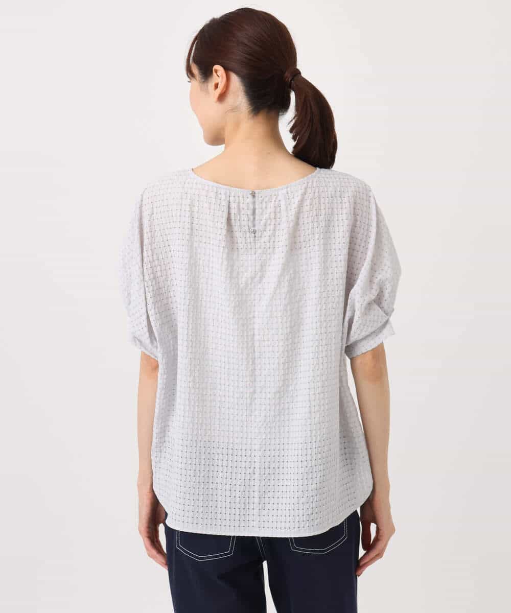 F1BGD45160 MK MICHEL KLEIN(小さいサイズ)(メゾン ドゥ サンク) 【小さいサイズ】[洗える]シアーチェック柄タックスリーブブラウス ライトグレー