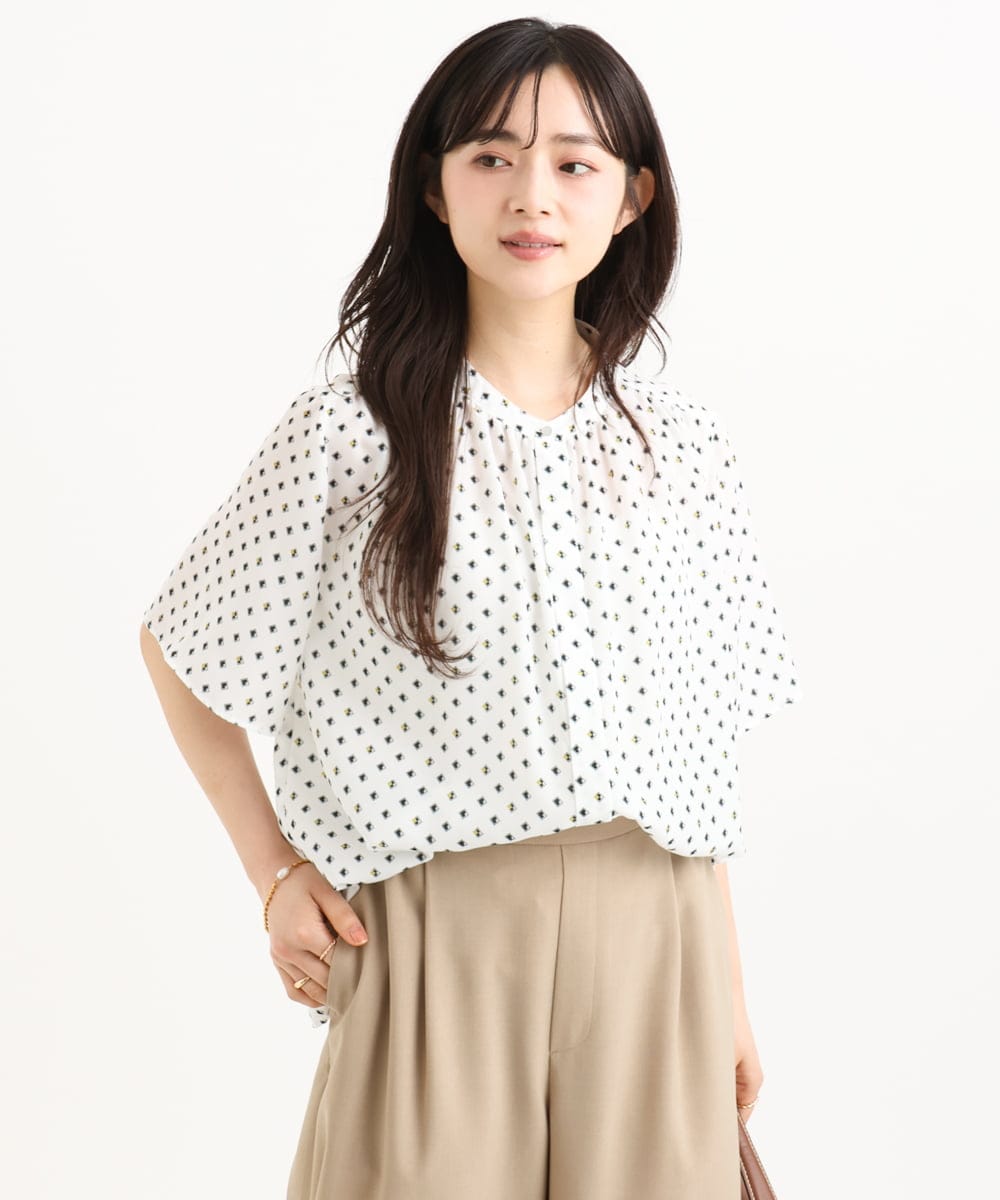 F1BGD51150 MK MICHEL KLEIN(小さいサイズ)(メゾン ドゥ サンク) 【小さいサイズ】[UVカット/接触冷感/洗濯機で洗える]フレアスリーブ幾何柄ブラウス ネイビー
