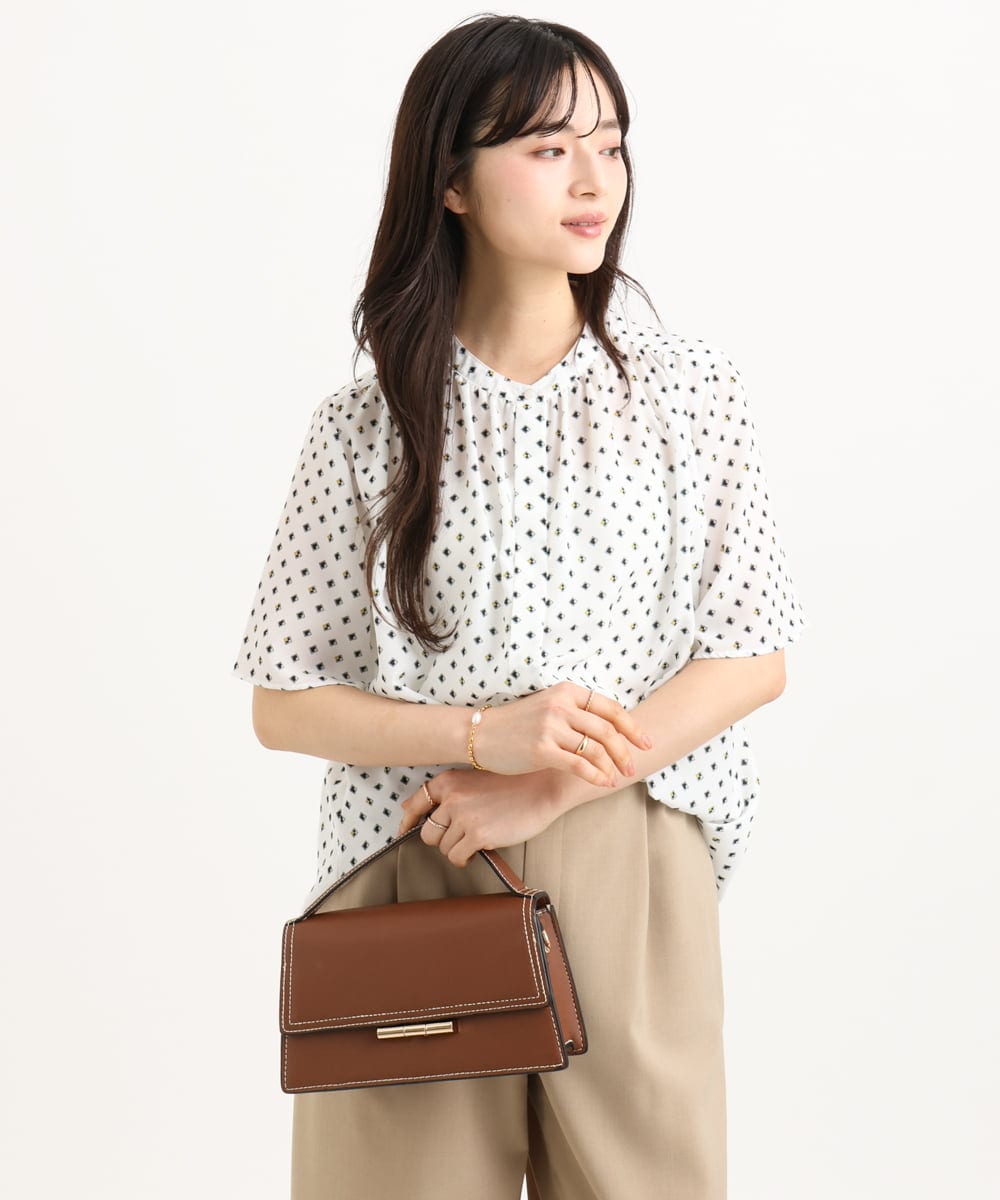F1BGD51150 MK MICHEL KLEIN(小さいサイズ)(メゾン ドゥ サンク) 【小さいサイズ】[UVカット/接触冷感/洗濯機で洗える]フレアスリーブ幾何柄ブラウス ネイビー