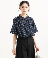 F1BGD51150 MK MICHEL KLEIN(小さいサイズ)(メゾン ドゥ サンク) 【小さいサイズ】[UVカット/接触冷感/洗濯機で洗える]フレアスリーブ幾何柄ブラウス ネイビー