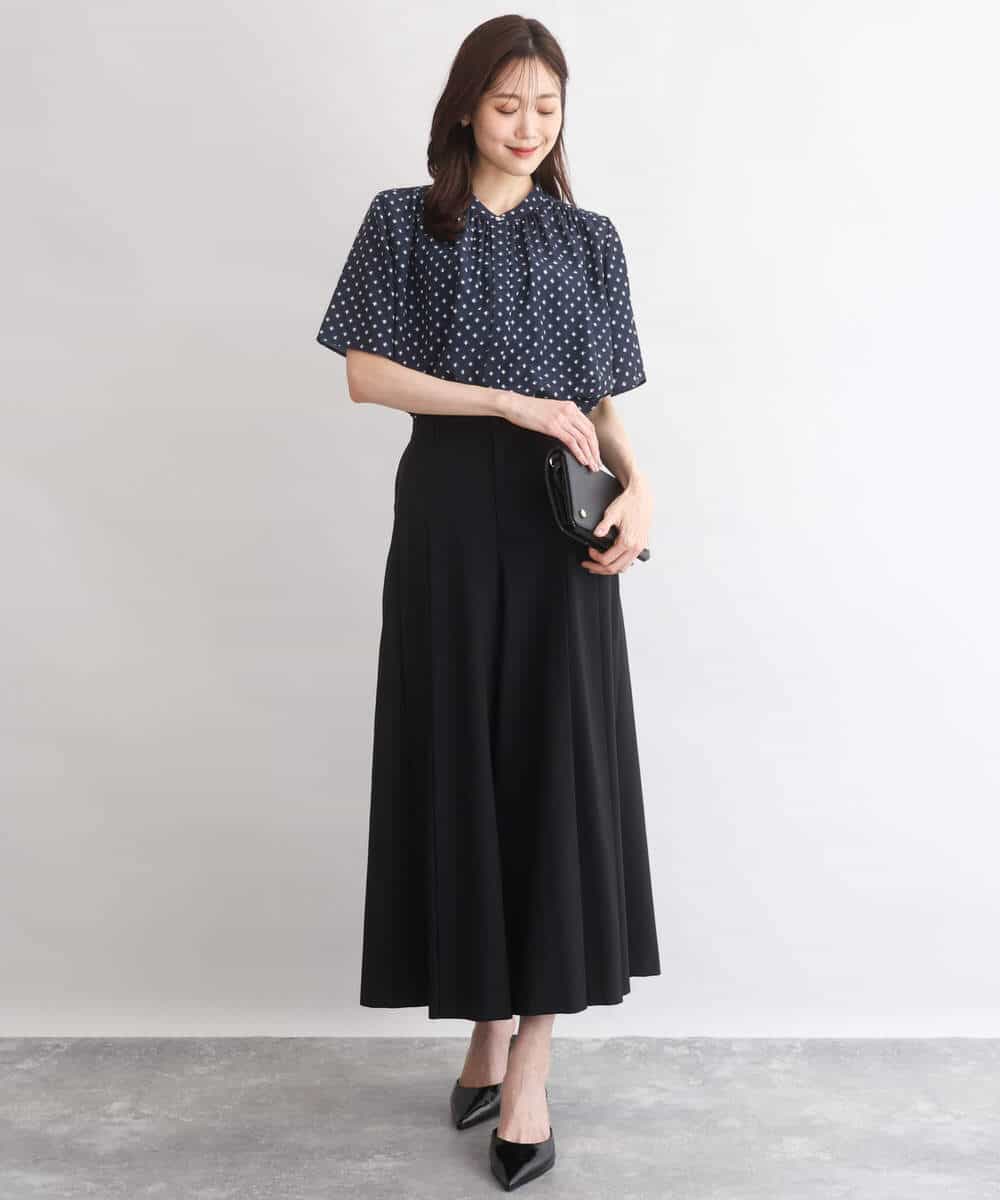 F1BGD51150 MK MICHEL KLEIN(小さいサイズ)(メゾン ドゥ サンク) 【小さいサイズ】[UVカット/接触冷感/洗濯機で洗える]フレアスリーブ幾何柄ブラウス ネイビー