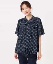 F1BGD51150 MK MICHEL KLEIN(小さいサイズ)(メゾン ドゥ サンク) 【小さいサイズ】[UVカット/接触冷感/洗濯機で洗える]フレアスリーブ幾何柄ブラウス ネイビー