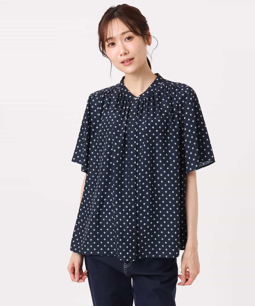 F1BGD51150 MK MICHEL KLEIN(小さいサイズ)(メゾン ドゥ サンク) 【小さいサイズ】[UVカット/接触冷感/洗濯機で洗える]フレアスリーブ幾何柄ブラウス ネイビー