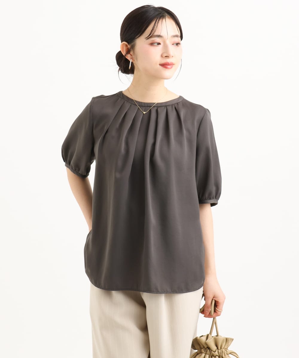 F1BGD53140 MK MICHEL KLEIN(小さいサイズ)(メゾン ドゥ サンク) 【小さいサイズ】[UVカット/接触冷感/洗える]サテン フロントタックデザインブラウス ベージュ