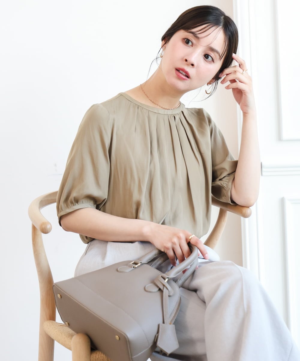 F1BGD53140 MK MICHEL KLEIN(小さいサイズ)(メゾン ドゥ サンク) 【小さいサイズ】[UVカット/接触冷感/洗える]サテン フロントタックデザインブラウス ベージュ