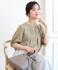 F1BGD53140 MK MICHEL KLEIN(小さいサイズ)(メゾン ドゥ サンク) 【小さいサイズ】[UVカット/接触冷感/洗える]サテン フロントタックデザインブラウス ベージュ