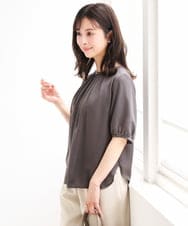 F1BGD53140 MK MICHEL KLEIN(小さいサイズ)(メゾン ドゥ サンク) 【小さいサイズ】[UVカット/接触冷感/洗える]サテン フロントタックデザインブラウス ベージュ