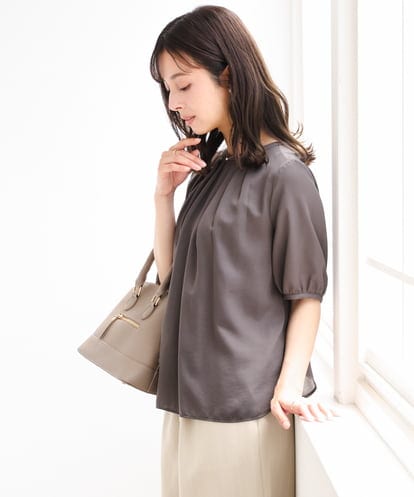 F1BGD53140 MK MICHEL KLEIN(小さいサイズ) 【小さいサイズ】[UVカット/接触冷感/洗える]サテン フロントタックデザインブラウス