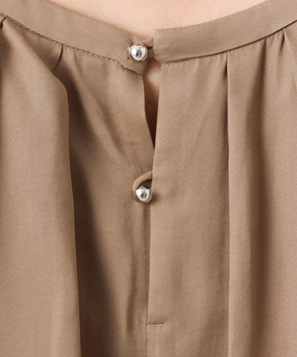 F1BGD53140 MK MICHEL KLEIN(小さいサイズ)(メゾン ドゥ サンク) 【小さいサイズ】[UVカット/接触冷感/洗える]サテン フロントタックデザインブラウス ベージュ