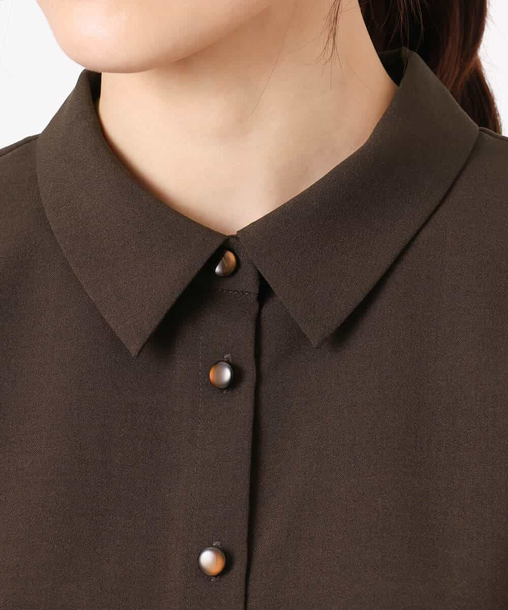 F1BGD56160 MK MICHEL KLEIN(小さいサイズ)(メゾン ドゥ サンク) 【小さいサイズ】[洗える]リネンライクストレッチ ウエストタックデザイン襟付きブラウス ブラウン