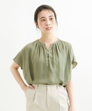 F1BGS57120 MK MICHEL KLEIN(小さいサイズ)(メゾン ドゥ サンク) 【小さいサイズ】サテン地ギャザーデザインブラウス/洗える カーキ